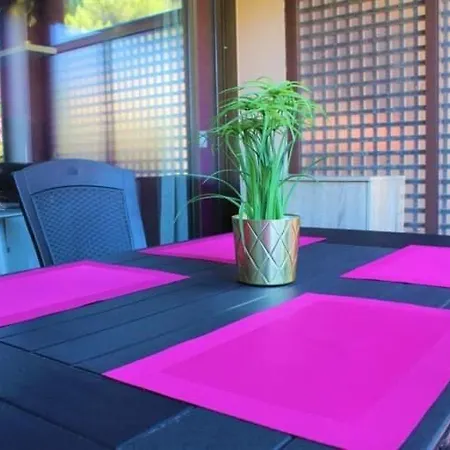 아파트 Joli Terrasse Avec Piscine Et Parking