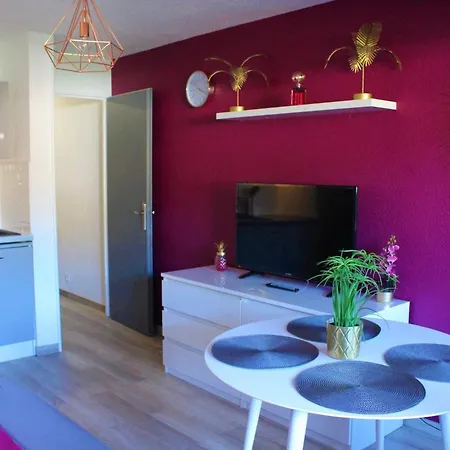 Joli Terrasse Avec Piscine Et Parking 아파트