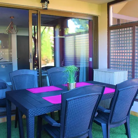Joli Terrasse Avec Piscine Et Parking *